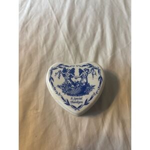 Spode Mementos Heart Trinket Box Blue White Angel Cherub England S3602-W